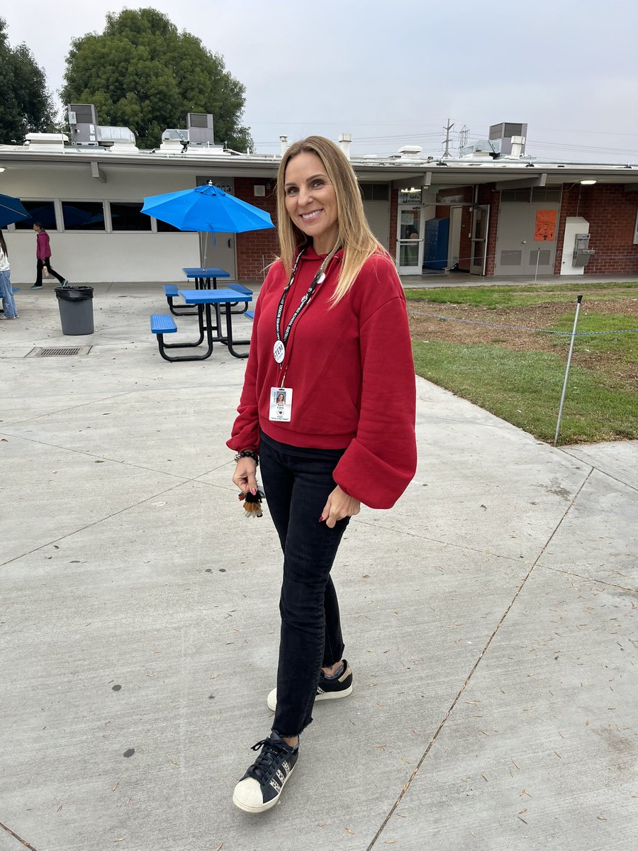 tetzlaff12351's tweet image. Trojans sport red to support Red Ribbon! #ABCUSD