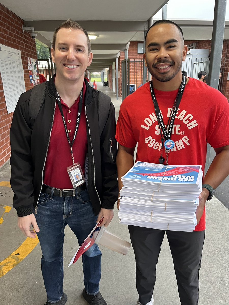 tetzlaff12351's tweet image. Trojans sport red to support Red Ribbon! #ABCUSD