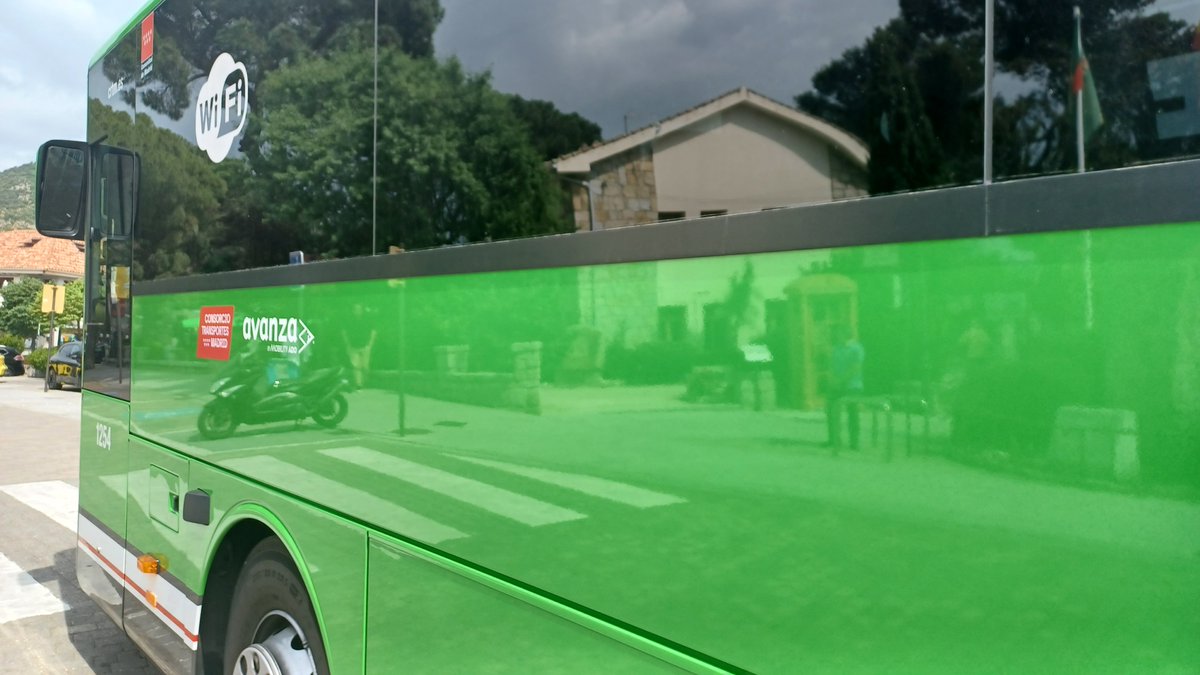 Transportes_CM's tweet image. 🚇 La @ComunidadMadrid refuerza el transporte público para facilitar la movilidad a los usuarios afectados por el descarrilamiento de un tren de Cercanías.

🚌 El @CRT_Madrid incrementa los interurbanos en las líneas 281 y 287 y @metro_madrid la frecuencia de trenes en la L9.