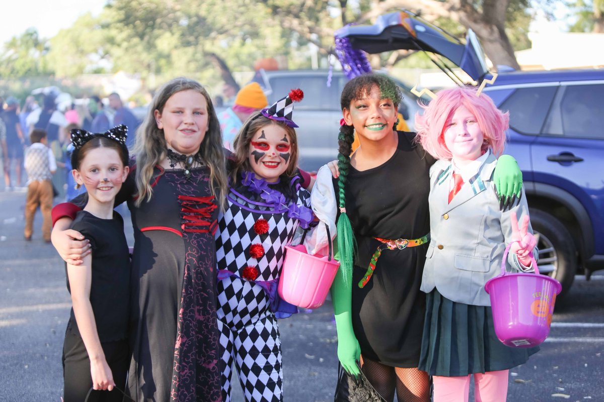 UnityDelray's tweet image. Trunk or Treat was spooktacular! 👻 Families brought creative trunks, fun costumes & candy galore, filling the night with fun memories and Mustang spirit! 💛🐎 #UnitySchoolFL #MustangPride #TrunkOrTreat #CommUNITY #FallFun