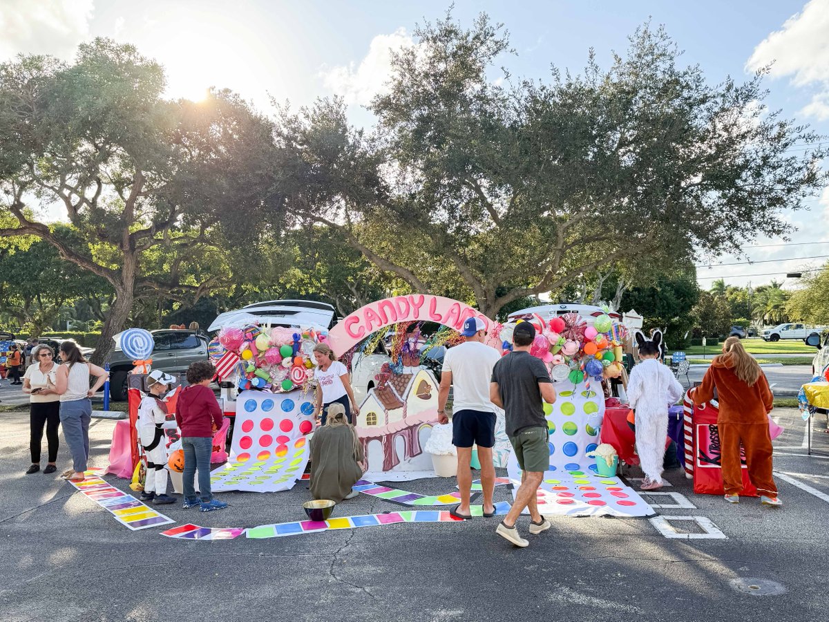 UnityDelray's tweet image. Trunk or Treat was spooktacular! 👻 Families brought creative trunks, fun costumes & candy galore, filling the night with fun memories and Mustang spirit! 💛🐎 #UnitySchoolFL #MustangPride #TrunkOrTreat #CommUNITY #FallFun
