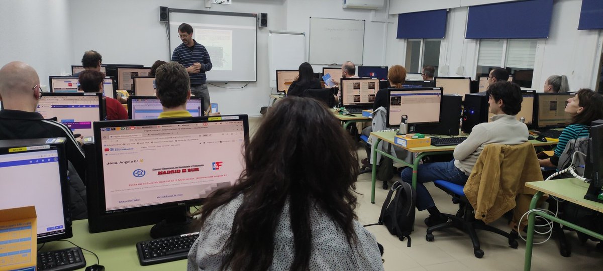 mazo_ATD's tweet photo. Los profes de Tecnología se forman en el CTIF-Sur con unos de los mejores ponentes que tiene Madrid. 
Alto nivel en Microbit y en Arduino. 
#CodigoEscuela4_0_Madrid https://t.co/9lMQSInv2Q