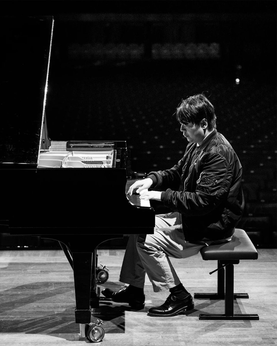 lang_lang's tweet image. It was a pleasure to perform in Bremen recently! I&apos;m really looking forward to performing in Baden-Baden and Hamburg - Have you got any recommendations for me in the city? 🇩🇪

📸 soeren.l.schirmer