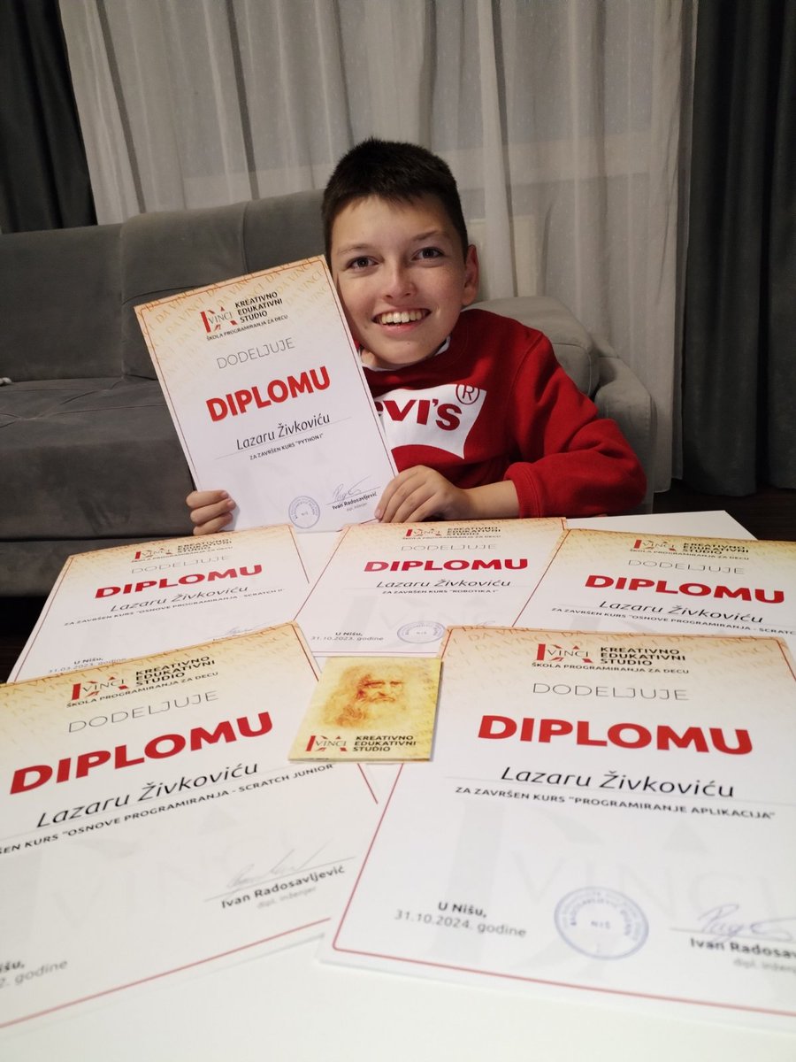 Zoranivkovi20's tweet image. Поносни на нашег малог програмера. Са похвалама завршен први курс програмског језика "Python". Браво Лаки. 💪🤗❤️❤️❤️
