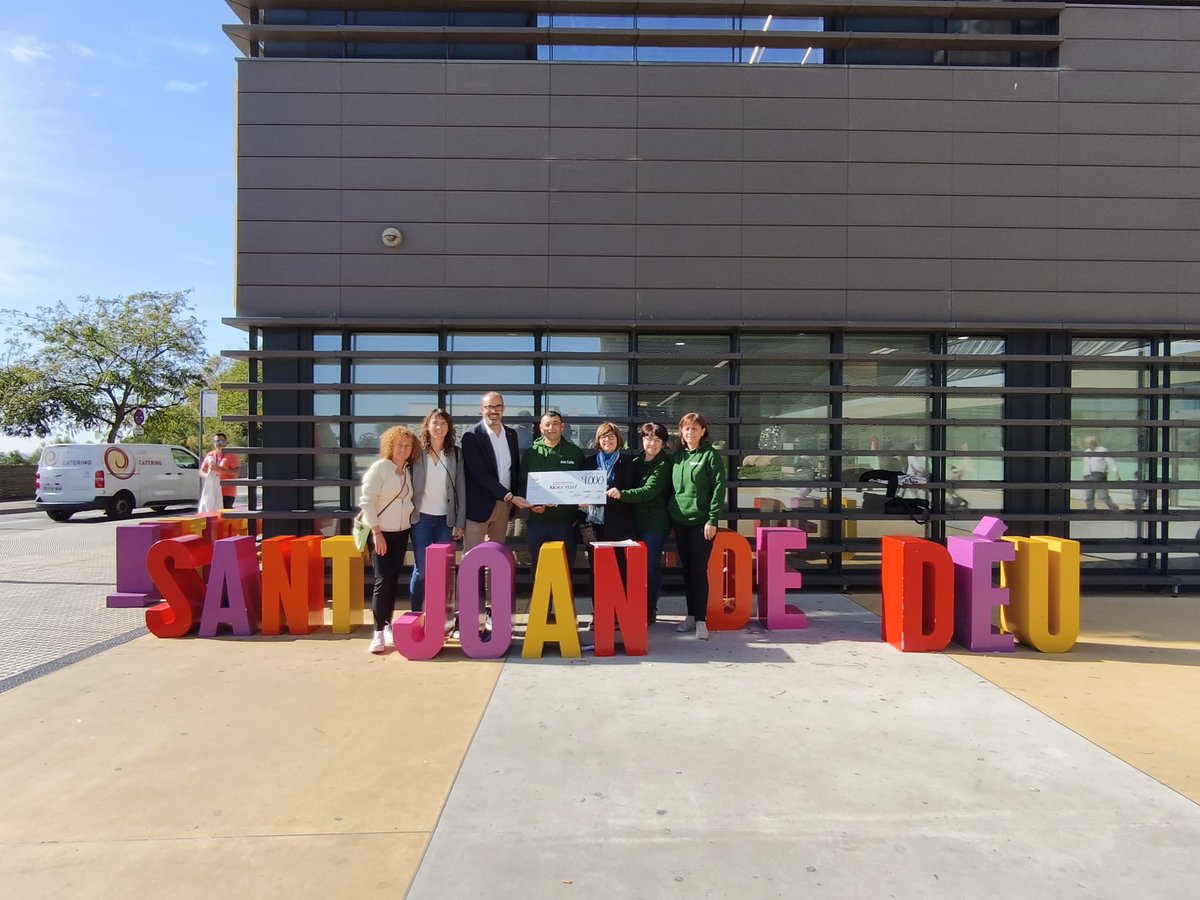 🟩⬜ Divendres passat vam anar conjuntament amb el govern de <a href="/AjRoquetes/">Ajuntament Roquetes</a> a l'hospital Sant Joan de Déu ( <a href="/SJDbarcelona_es/">Hospital Sant Joan de Déu Barcelona ES</a> ) ha fer entrega dels 9.000 € recaptats al concert solidari de <a href="/elpotpetit/">EL POT PETIT</a> de les Festes Majors 2025. 

#Solidaritat #Roquetes #HospitalSantJoanDeDeu