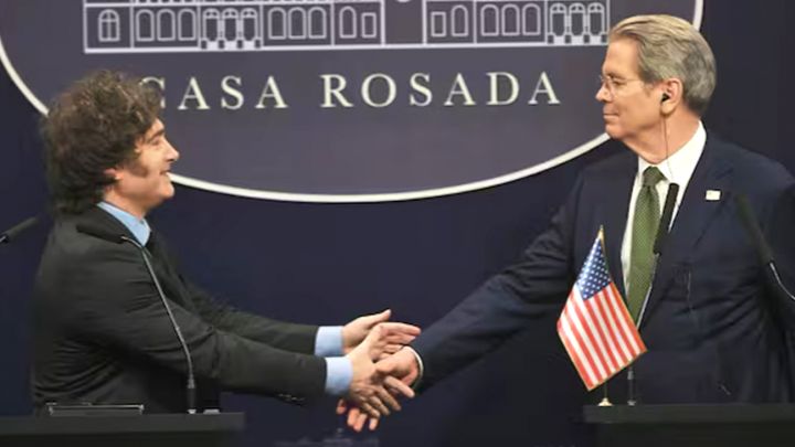 🚨 INVESTING : Il peso argentino cresce del 10% dopo la vittoria di Milei alle elezioni di metà mandato