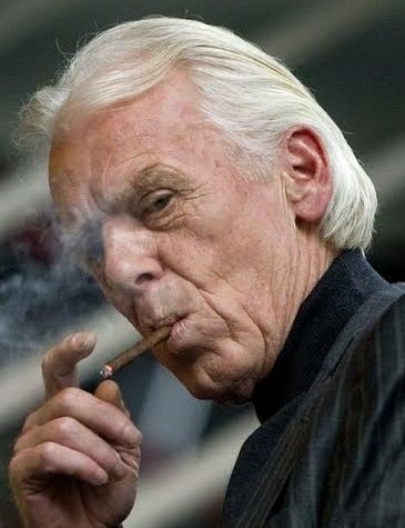 1916Aguila's tweet image. Qué suerte haberlos visto en la banca de mi equipo.
Qué suerte disfrutar de su futbol, de su genialidad y de su personalidad única.

Dos maestros que hoy ya pertenecen al Olimpo americanista.

Pero... ¿Sí tuvieras que elegir, con cuál te quedabas?