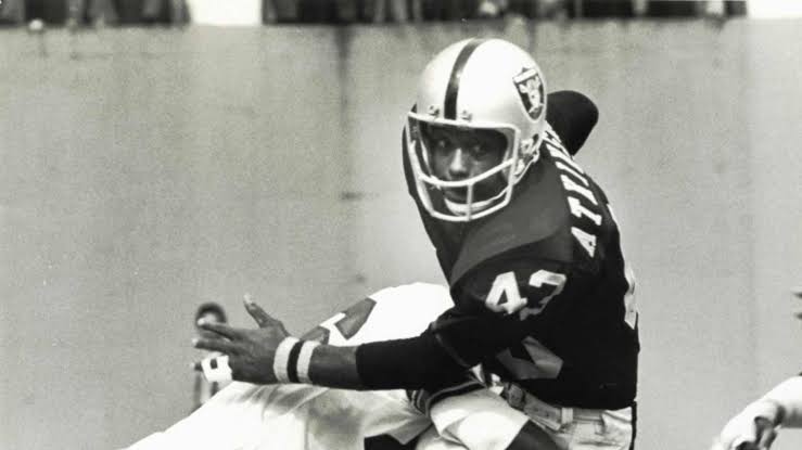 Oaklraiders1976's tweet photo. George Atkinson had a stellar career:
148 PR 1,247 yards 3 TDs
76 KR 1,893 yards
30 INTS 448 yards 2 TDs
12 FF
13 FR 93 yards 2 TDs
#RaiderNation
#RIPHITMAN #RIPGEORGEATKINSON https://t.co/5YIOlIpLEw