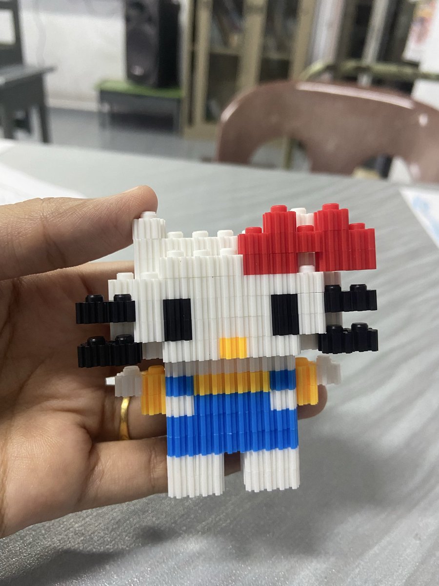NadiahZzz's tweet photo. Murid aku main Bricks Lego ni. Last2 aku terjebak skali. Bila tiba waktu balik, lego dia tak sempat siap. Ehh dia boleh kata “Cikgu bwk balik la.. Tolong siapkan utk sy. Sy ada adik kecik kt rumah, takut dia kutip.”

Ewahhh kamu ingat cikgu takde anak kecik ke? https://t.co/1EDHuWVNRt