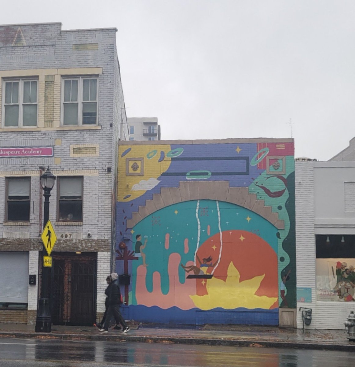 .
Monday rain brings forth the wonderful trees  .  .  .  .
I pict this mural for this afternoon
it's in MidtownAtl
.
It is wet
.