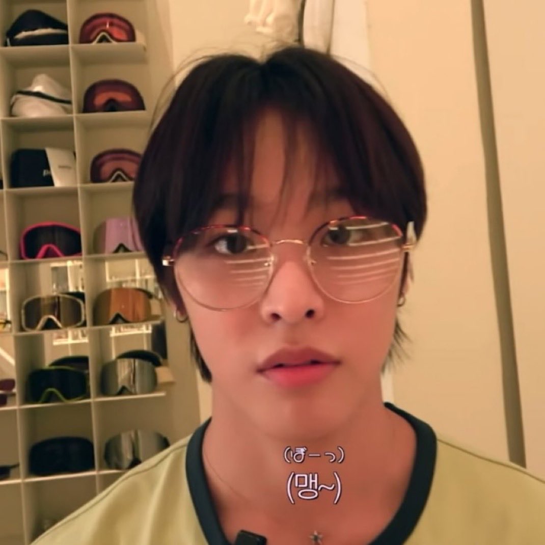 babybird______'s tweet image. when he looks at me clueless as hell like how am i supposed to help you