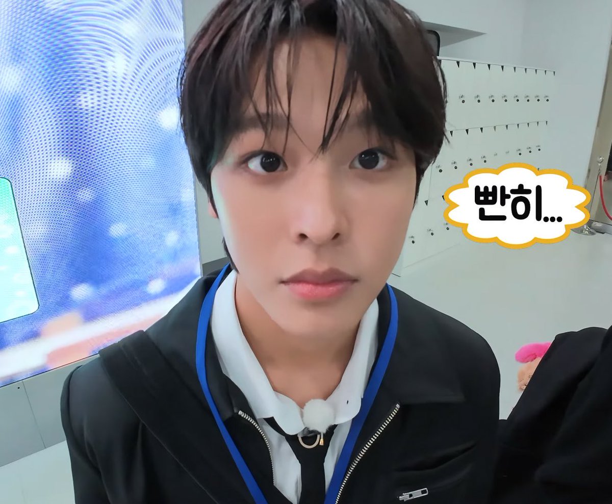 babybird______'s tweet image. when he looks at me clueless as hell like how am i supposed to help you