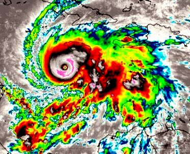 El catastrófico huracán Melissa sigue incrementando la intensidad de los vientos máximos sostenidos que ahora son de 280 kph y desplazándose hacia el oeste/noroeste a 6 kph. Presión mínima central 906 mb.