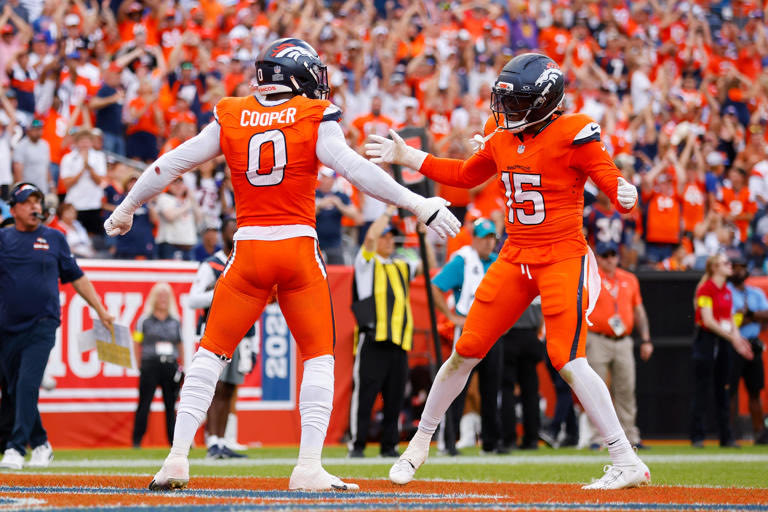 AndyAtCS's tweet image. Duos with the most sacks in the NFL
T1- #Broncos Bonitto &amp;amp; Cooper (14.0)
T1- #Packers Gary &amp;amp; Parsons (14.0)

None of the four are top 3 in sacks, that goes to M. Garrett, B. Burns, and B. Young, but both duos are still causing chaos at the line