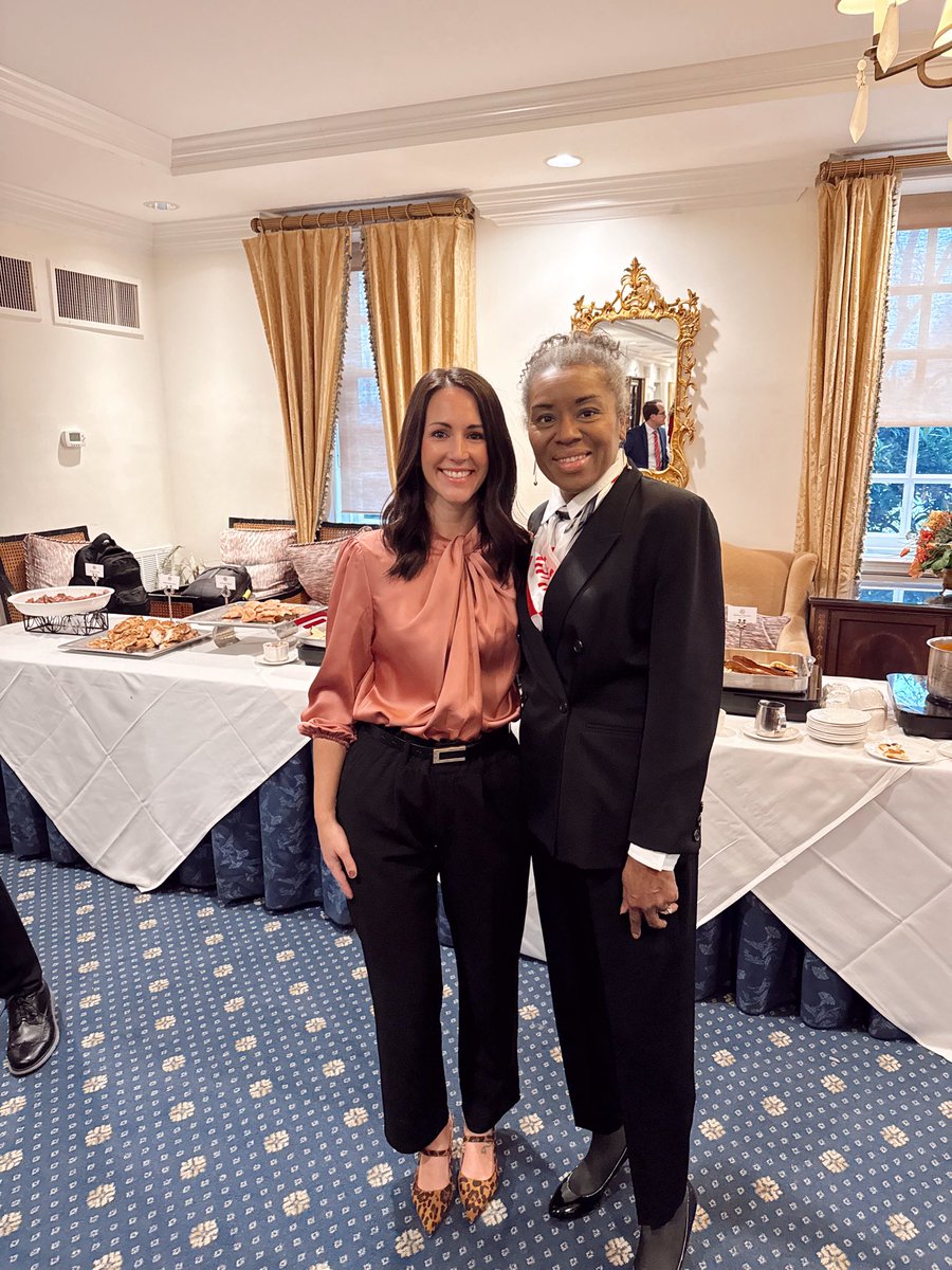 jamiehinkle_'s tweet image. Virginia - one week..  let’s get @WinsomeSears over the finish line as our next Governor 🇺🇸