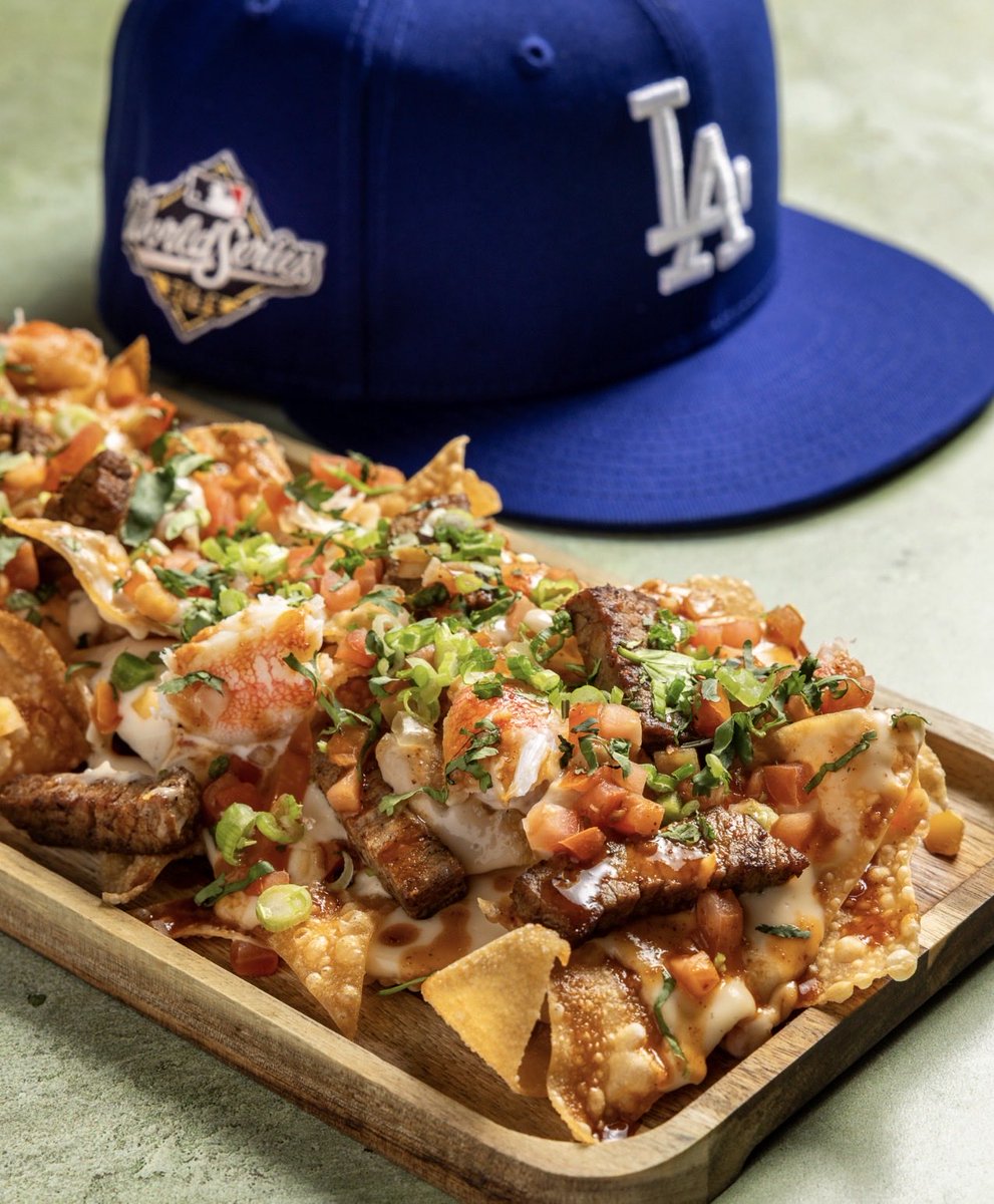 darrenrovell's tweet image. Debuting at World Series games 3, 4 &amp;amp; 5:

Surf and Turf Nachos — Crispy wonton chips topped with fresh lobster, grilled steak, spicy ponzu sauce, scallions, cilantro, Pico de Gallo and crema.

$45.99

(via @LevyRestaurants)