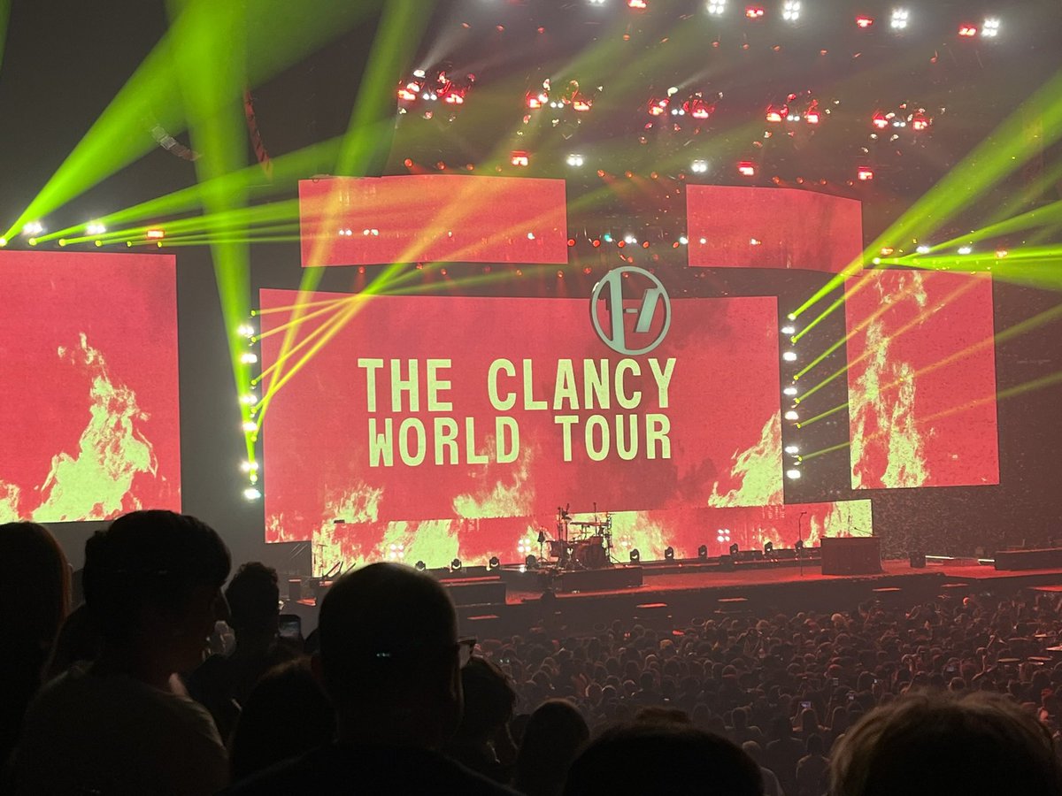 ClancyStayAlive's tweet photo. #10yearsoftøplore From finding you guys in 2015 where I just started high school, was so depressed and was only the beginning of my mental health journey- to now being 25 years old, being in such a better mindset, being more creative than ever. finally enjoying life. thank you. 
stay alive, push on through. |-/