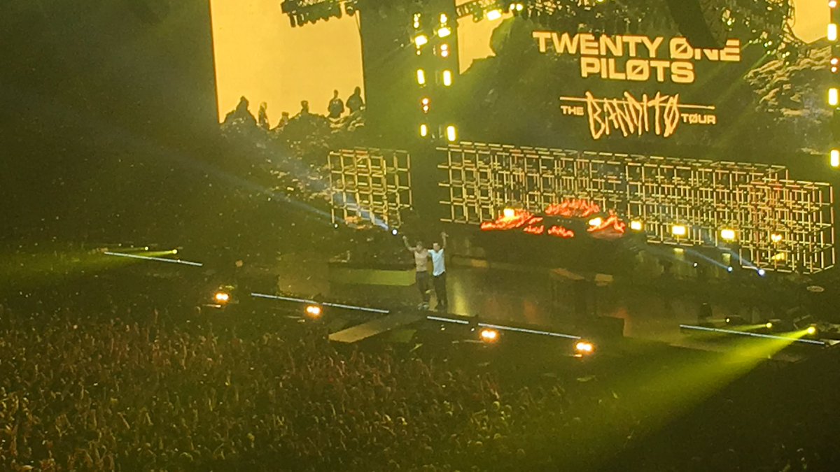 ClancyStayAlive's tweet photo. #10yearsoftøplore From finding you guys in 2015 where I just started high school, was so depressed and was only the beginning of my mental health journey- to now being 25 years old, being in such a better mindset, being more creative than ever. finally enjoying life. thank you. 
stay alive, push on through. |-/