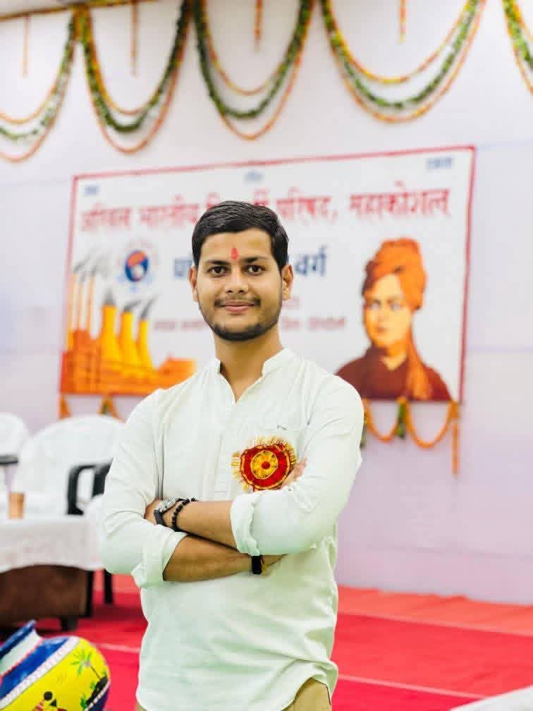 Balkrishnagurh's tweet image. अखिल भारतीय विधार्थी परिषद रीवा के जिला संयोजक भाई @ThePnPandey जी को जन्मदिन की हार्दिक बधाई ,चिरहुला नाथ स्वामी की कृपा आप पर बनी रहे💐🎂