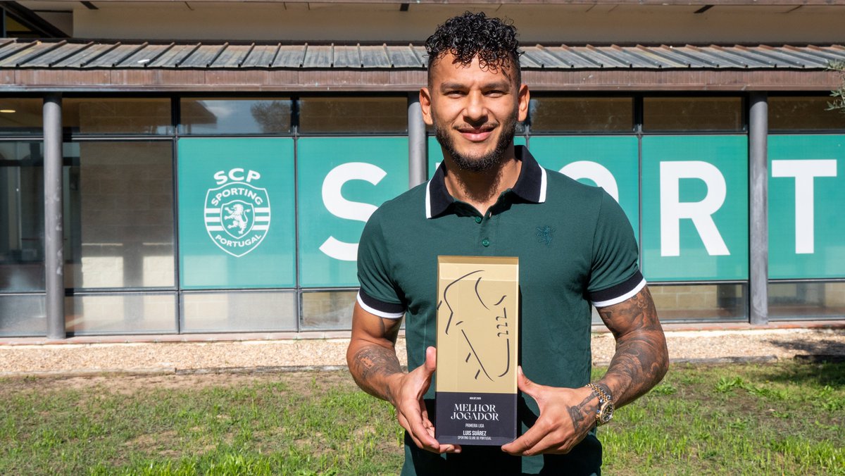 Luis Suárez, do <a href="/SportingCP/">Sporting CP</a> , recebeu esta segunda-feira o prémio de Melhor Jogador de agosto/setembro da Primeira Liga, atribuído pelo <a href="/sjpf_pt/">Sindicato dos Jogadores</a> : sjogadores.pt/?pt=news&op=OP…

#Prémios
#MelhorJogador
#LigaBetclic
#LuisSuárez