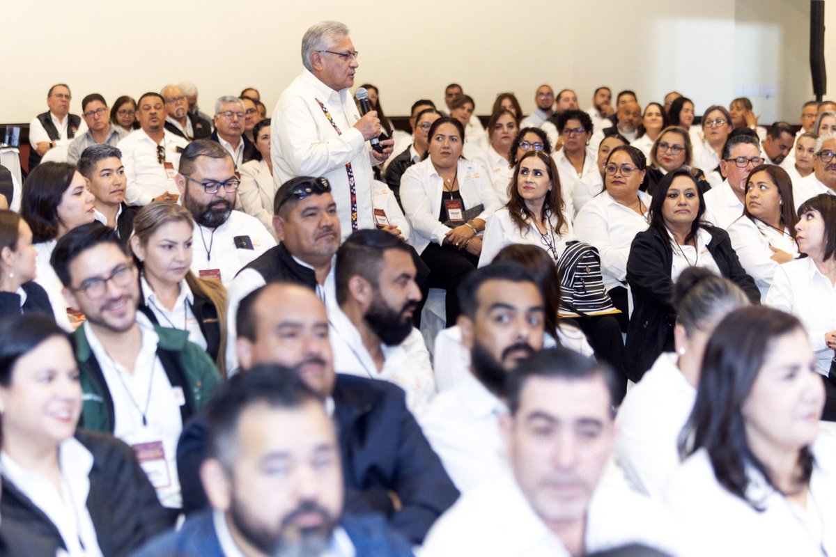 Esto te interesa Maestros damnificados recibirán apoyo del SNTE; 
El SNTE gestionará créditos ante el ISSSTE para reconstruir viviendas de agremiados afectados por lluvias. Se enviarán víveres y se hará un censo. 
lcrnoticias.com/maestros-damni…
lcrnoticias.com/maestros-damni…