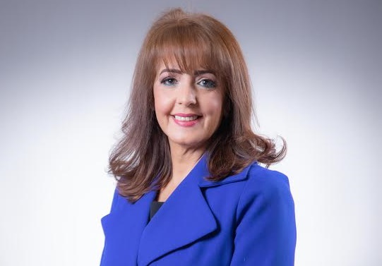 ESCUCHAR TAMBIÉN SALVA VIDA

Una abuela con escucha activa logró salvar la vida de su nieta de apenas 5 años, luego de que la pequeña le pidiera auxilio tras sufrir múltiples abusos de su propia madre.

Yanira Fondeur 

#Promoviendolapaz #AplatanaoNews

aplatanaonews.com/escuchar-tambi…