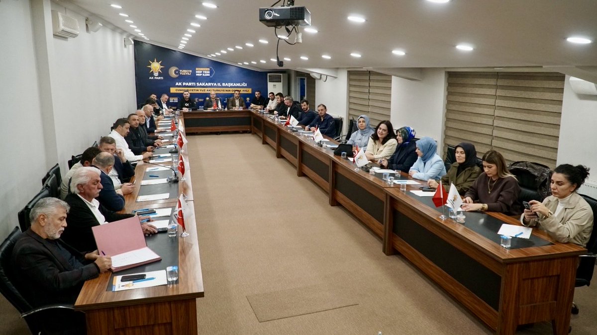 AK Parti Sakarya İl Yönetim Kurulu Toplantısı, İl Başkanvekilimiz Sayın Recep Hacıeyüpoğlu’nun başkanlığında gerçekleşti.

10. Dünya Kungfu Şampiyonası’nda Dünya Şampiyonu olan İl Yönetim Kurulu Üyemiz Elif Akyüz’e tebrikler iletildi.

Umudun, İcraatin ve Geleceğin Adı; AK Parti!