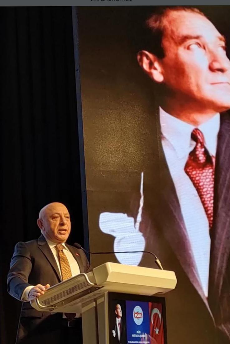 PSendikasi's tweet photo. GENEL BAŞKANIMIZ OKUMUŞ'TAN CUMHURİYET BAYRAMI MESAJI

Genel Başkanımız İmran Okumuş, 29 Ekim Cumhuriyet Bayramı münasebetiyle bir mesaj yayınladı. 

Genel Başkanımızın mesajı şöyle:

'Cumhuriyetimizin ilanının 102. yıl dönümünü büyük bir gurur ve coşkuyla kutluyoruz.

Gazi Mustafa Kemal Atatürk’ün önderliğinde, milletimizin azim ve kararlılığıyla kurulan Cumhuriyetimiz; demokrasi, özgürlük ve eşitlik değerleriyle bizlere miras bırakılmış en büyük eserdir.

Bizler, Petrol Ürünleri İşverenler Sendikası olarak, ülkemizin ekonomik kalkınmasına ve toplumsal refahına katkı sunarken, Cumhuriyetimizin temel ilkelerine bağlı kalmayı en önemli görevimiz olarak görüyoruz.

Bu anlamlı günde başta Gazi Mustafa Kemal Atatürk ve silah arkadaşları olmak üzere, vatanımız uğruna canını feda eden tüm şehitlerimizi ve gazilerimizi rahmet, minnet ve saygıyla anıyoruz.

Cumhuriyetimizin 102. yılı kutlu olsun."