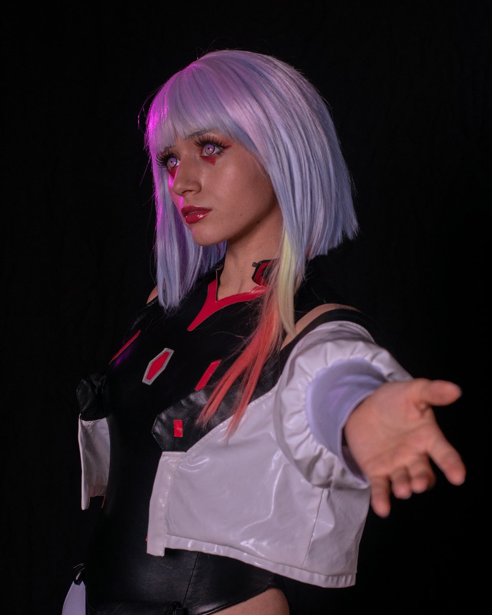 Froshki_'s tweet photo. No todos pueden seguirle el paso a una chica de Night City... ¿Tú podrías? 💫 #cyberpunkedgerunners #animecosplayer #cosplaygirl #cosplayphotography #kawaiicosplay #gamercommunity #gamergirls #gamergirlvibes #gamerwaifu #cosplayer #cyberpunkcosplay #otakugirl #otakugamer #Discord https://t.co/tSCayOYL8Q