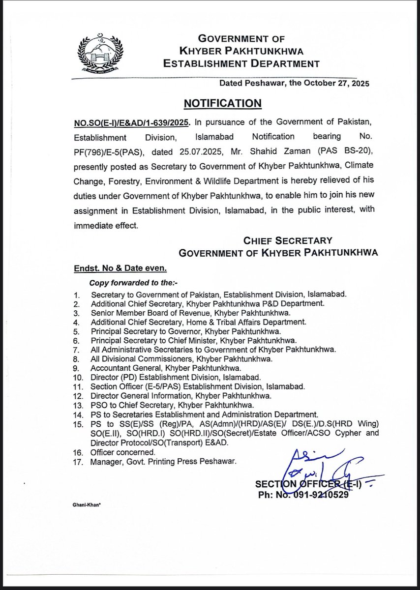 چترال کے علاقے ارندو میں تقریباً 8 ارب روپے مالیت کے درختوں کو غیر قانونی کٹائی کے بعد مارکیٹ تک پہنچنے سے روکنے والے خیبر پختونخوا کے نڈر افسر سیکرٹری شاہد زمان کو، ٹرانسفرز و پوسٹنگ پر پابندی کے باوجود، عہدے سے ہٹا دیا گیا۔
پختونخوا پر مافیاز کا ہی راج ہے۔