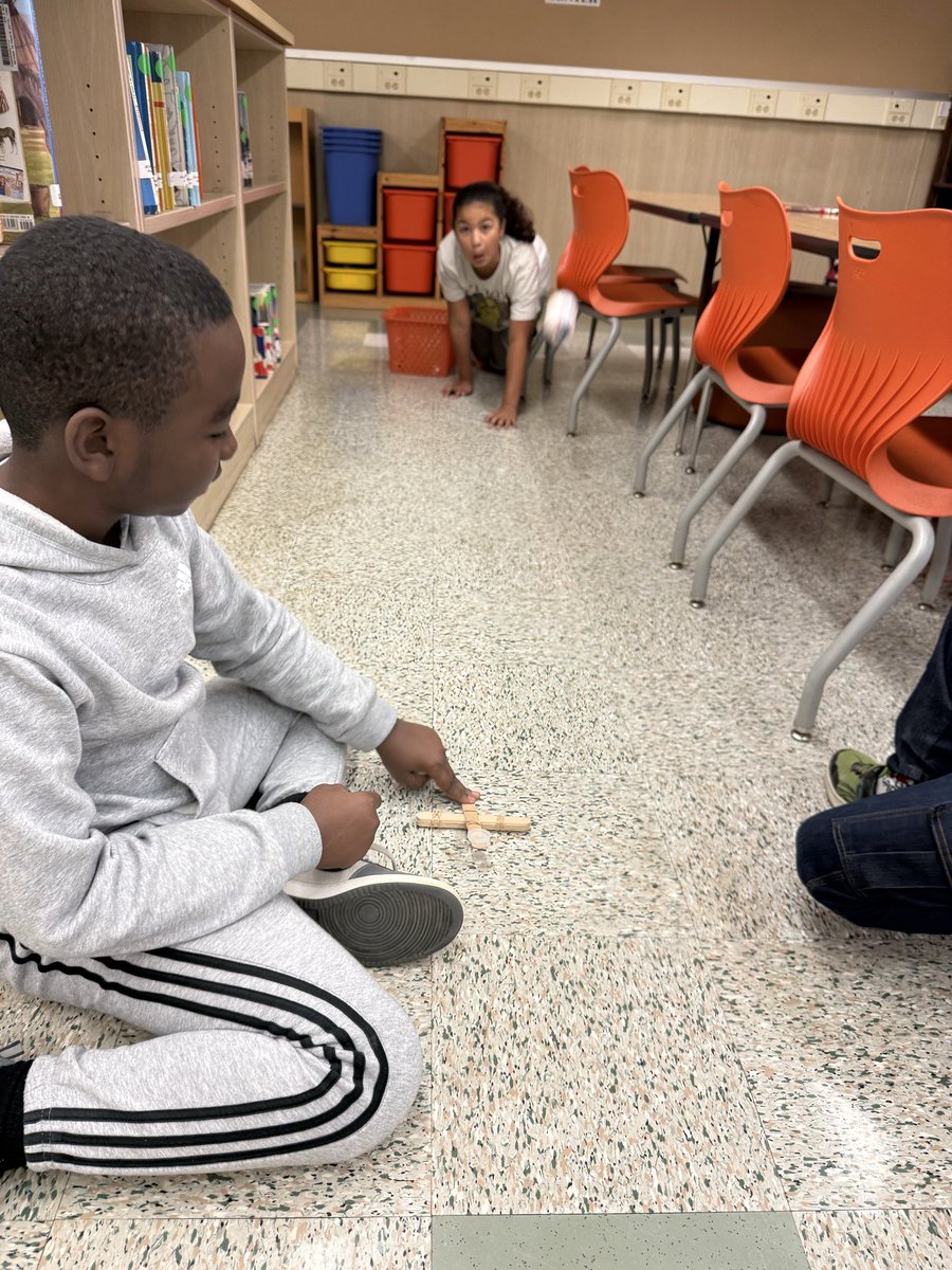 MrsCocozzaReads's tweet image. Full Halloween-STEAM ahead in the @HiawathaHuskies library!