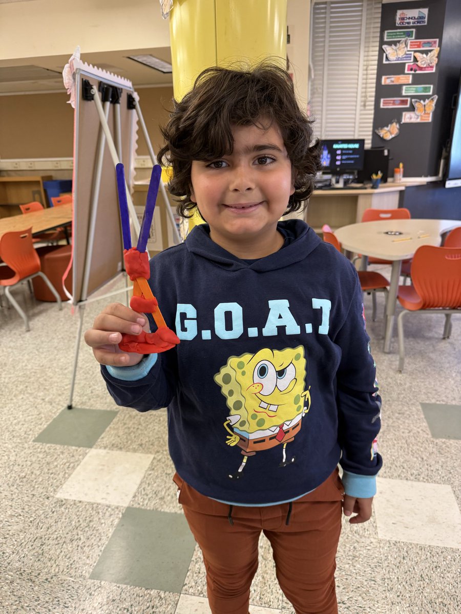 MrsCocozzaReads's tweet image. Full Halloween-STEAM ahead in the @HiawathaHuskies library!