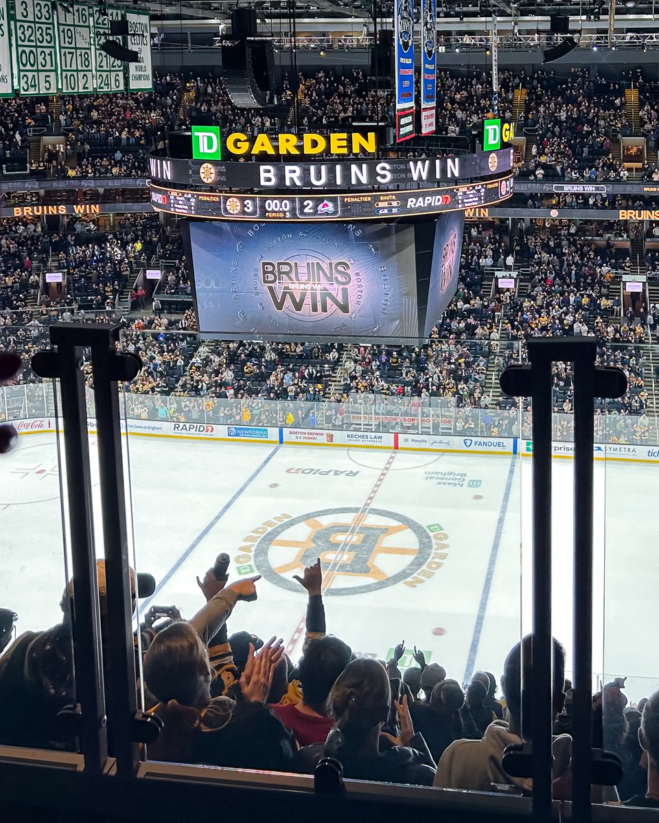 Over 20 Ouimet Scholars volunteered with the Boston Bruins Foundation during Saturday's 3-2 win against the Avalanche, selling 50/50 raffle tickets to raise crucial dollars for The Fund!