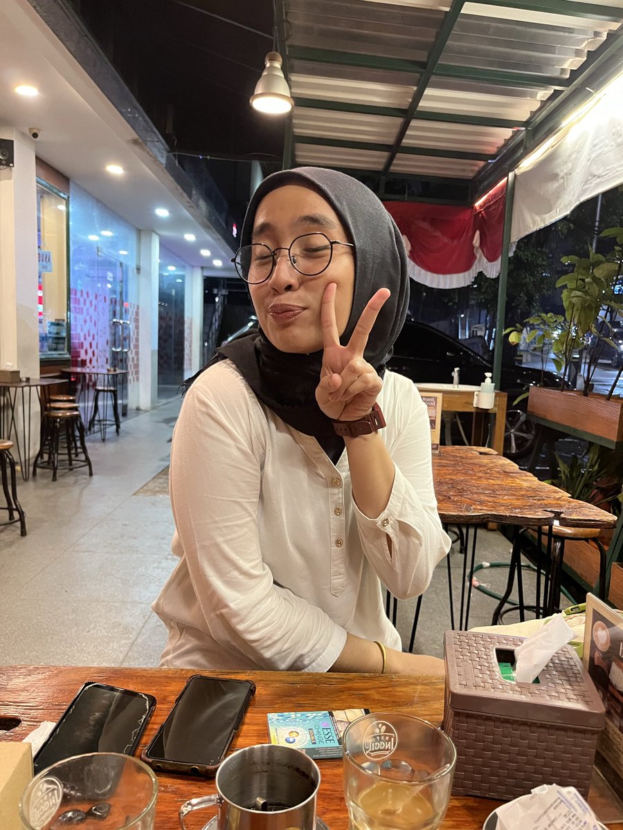 botolnalgene's tweet image. Ngetawain jam tangan keributan 🤣