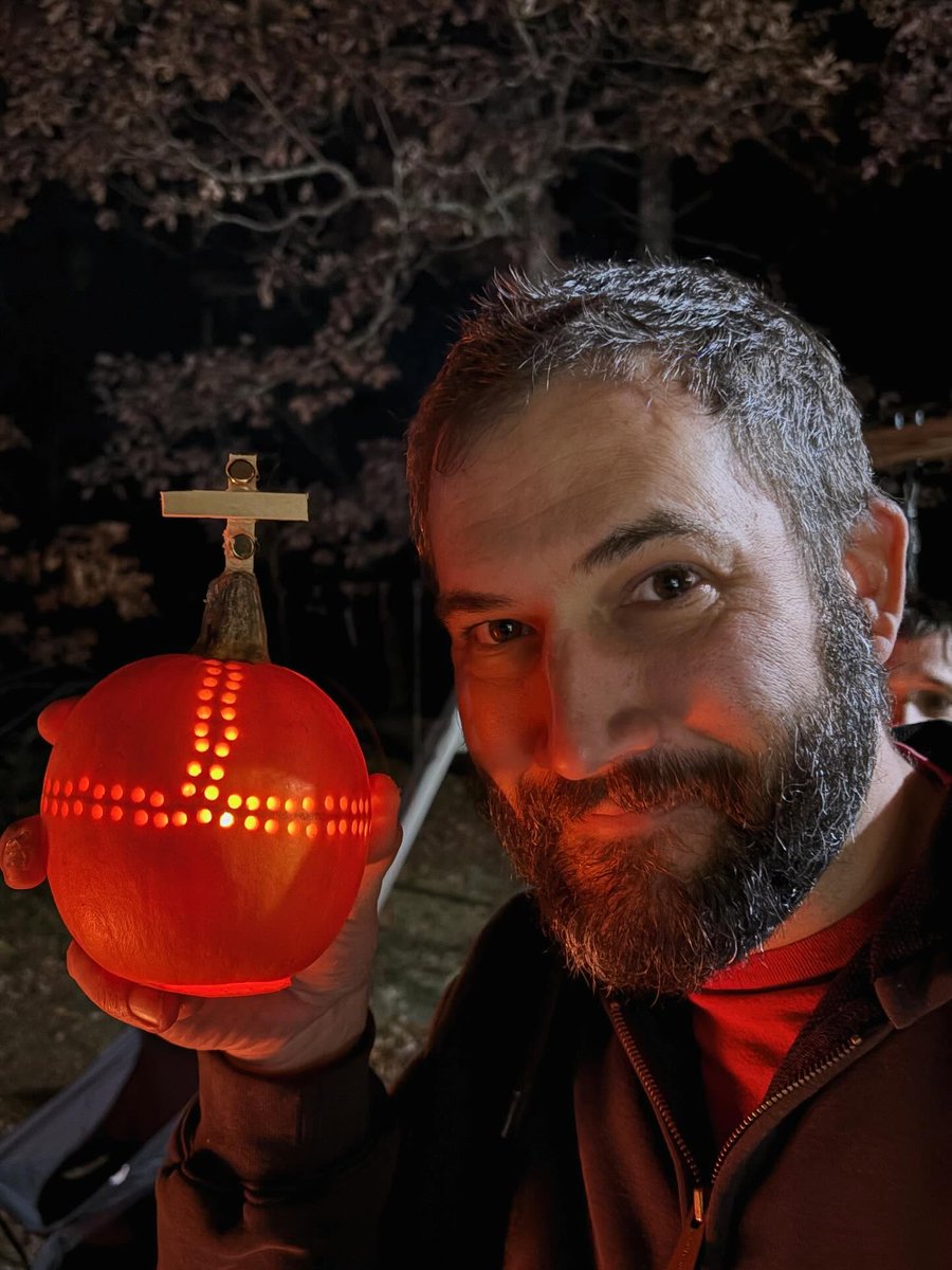 TheVHSclub's tweet image. We got invited last night to a Monty Python and the Holy Grail pumpkin carving party and it was every bit as epic and it sounds.

#montypythonandtheholygrail #montypython #movienight #halloween