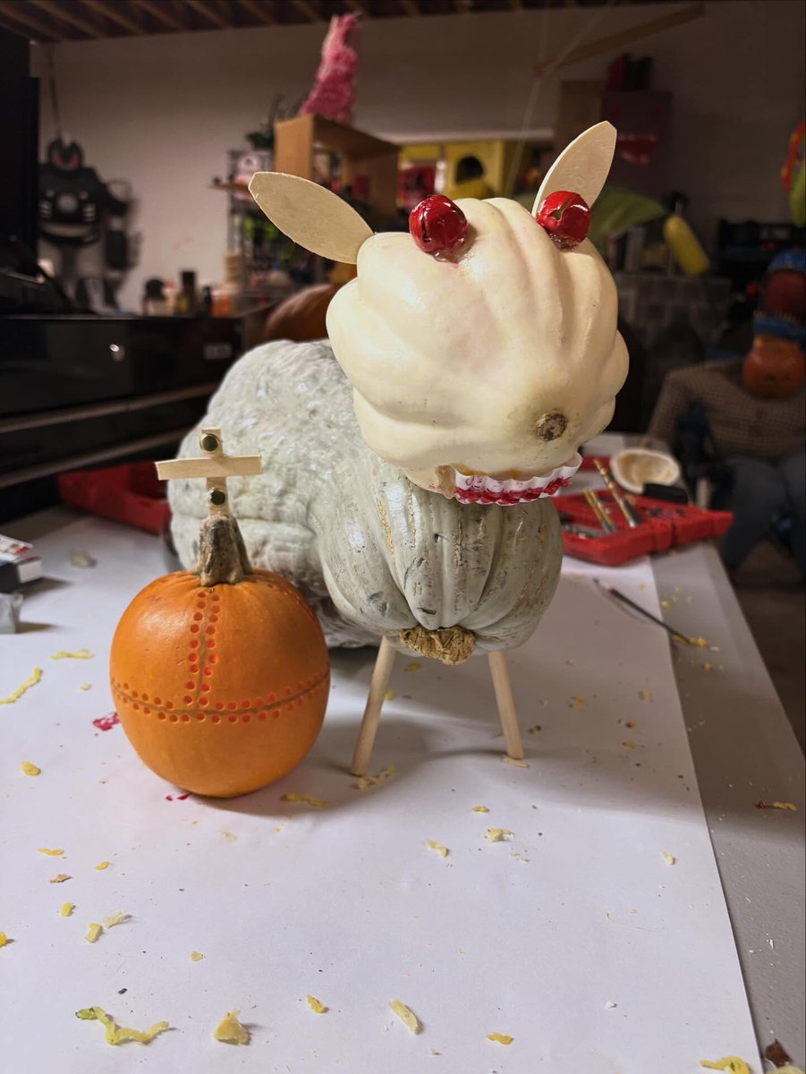 TheVHSclub's tweet image. We got invited last night to a Monty Python and the Holy Grail pumpkin carving party and it was every bit as epic and it sounds.

#montypythonandtheholygrail #montypython #movienight #halloween