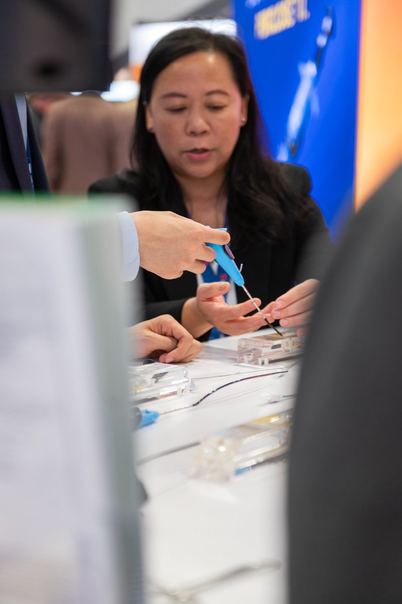 AbbottCardio's tweet image. The energy and insights are amping up at #TCT2025!
Today, we’re exploring #MedTech transforming #PCI, highlighting the late-breaking LIFE-BTK 3-year data, and sharing best practices with our #Ultreon OCT Platform.
See what’s planned: bit.ly/3W36eBP
Safety Info:
Esprit…