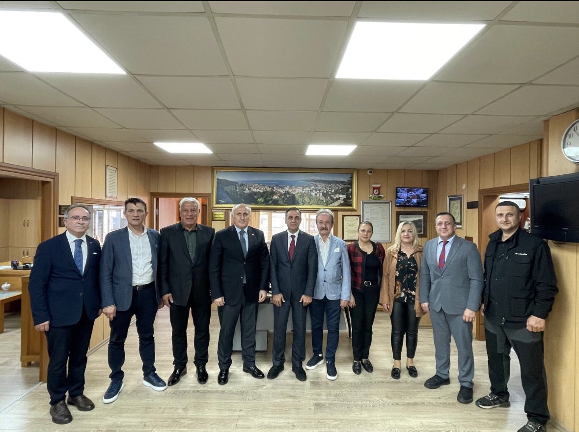 RizeSGK's tweet photo. Rize Esnaf ve Sanatkarlar Odasını Rehberlik ve Bilgilendirme Faaliyetleri kapsamında ziyarette bulunduk .RESOB Başkanı Güven Aksoy ve Yönetim Kurulu na evsahipliği için teşekkür ederiz. https://t.co/aU3M5ev9IG