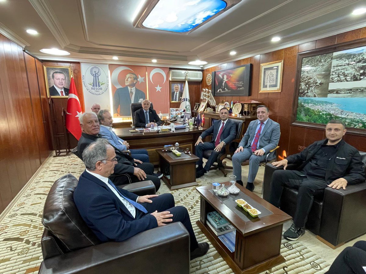 RizeSGK's tweet photo. Rize Esnaf ve Sanatkarlar Odasını Rehberlik ve Bilgilendirme Faaliyetleri kapsamında ziyarette bulunduk .RESOB Başkanı Güven Aksoy ve Yönetim Kurulu na evsahipliği için teşekkür ederiz. https://t.co/aU3M5ev9IG