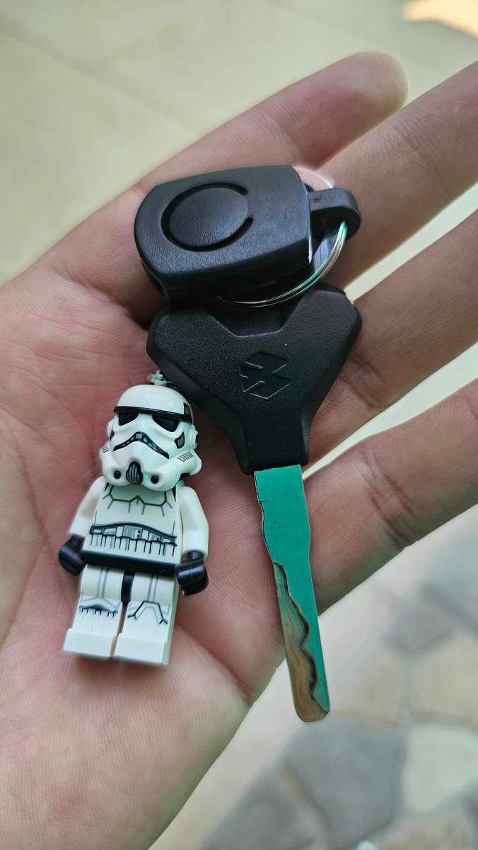 IntenseVicius's tweet image. Un hombre  no ocupa  mucho para ser feliz  @starwars @bajajmx