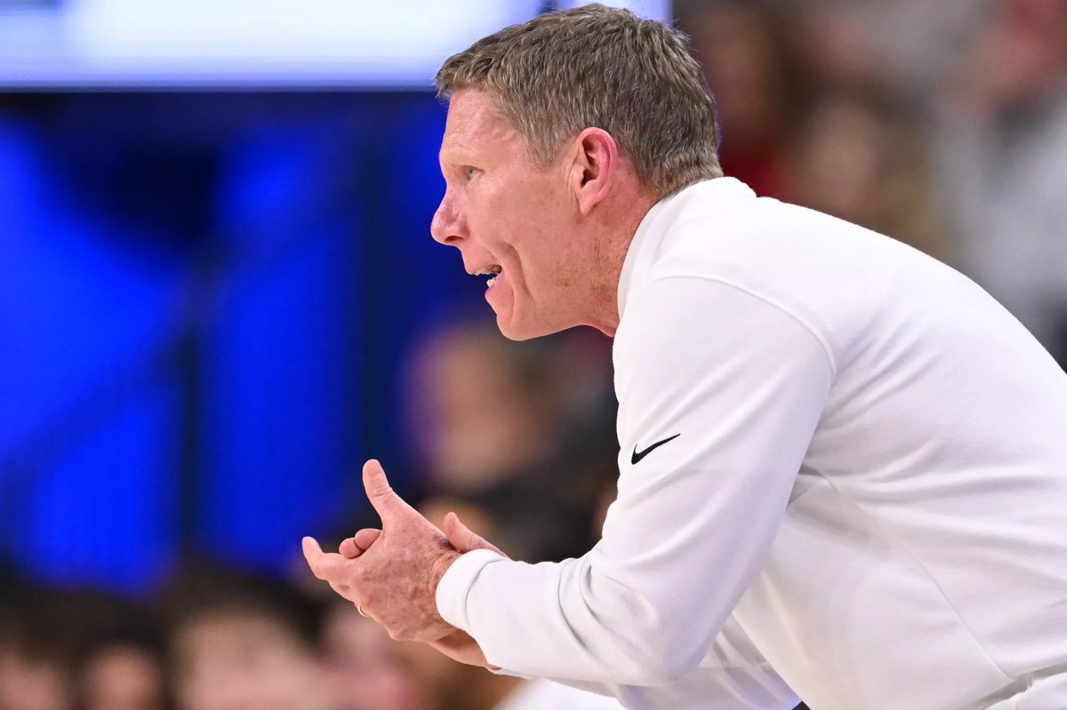 TheoLawson_SR's tweet photo. Mark Few has a big fan & old friend in first-year WOU coach.
“He’s the same guy I remember riding on those yellow school buses with despite the fact he’s got a gold medal & he’s coached some of the world’s best players & two nat’l championship games.”
https://t.co/NmURij9f88 https://t.co/oGqxkEQn2A