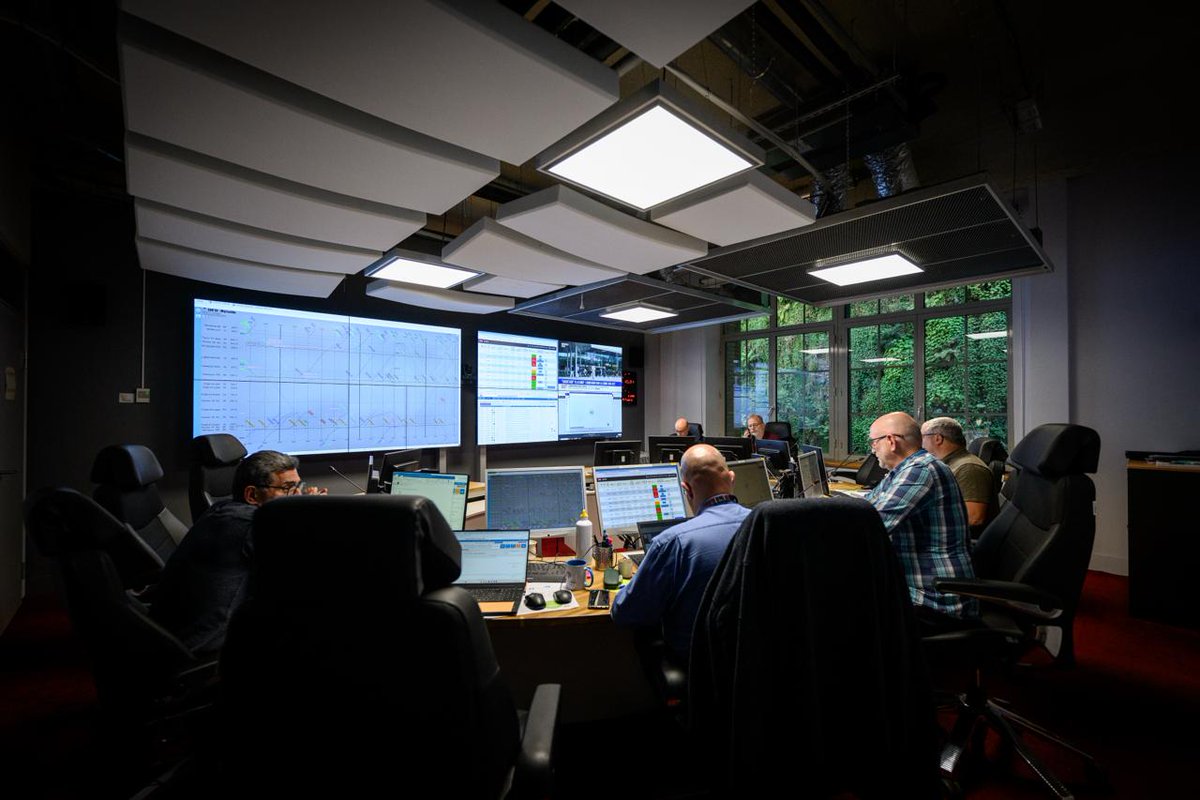 PhilippeTabarot's tweet image. S’en prendre à notre réseau ferroviaire, c'est mettre les Français dans la galère et dégrader le patrimoine commun de la Nation. 

Au Centre National des Opérations Ferroviaires aujourd'hui, pour un point de situation sur les incidents survenus sur la ligne à grande vitesse