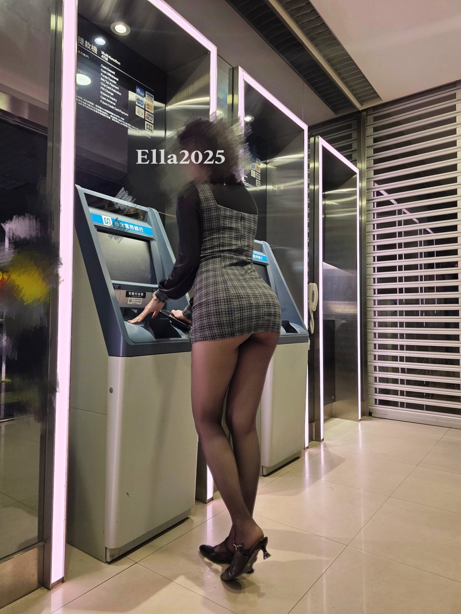 萬聖節要扮什麼好？ 此圖名為餘額不足。 https://t.co/HMM2HOYZUI