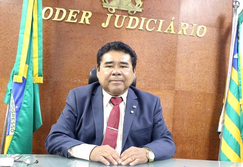 Cada dia mais comum a notícia de compra de sentença em algum tribunal de justiça. Dessa vez foi no Piauí onde o "empresário" do Agro, João Antônio Franciosi, comprou sentença por 26 milhões de reais pra poder grilar terras. José James Gomes Pereira é o desembargadora que vendeu.