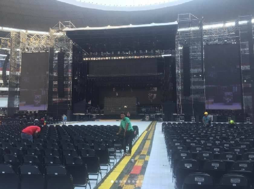 MaccaMX_'s tweet photo. Hace 8 años, un día antes de su presentación en el Estadio Azteca, Paul tuvo un ensayo en dicho recinto, donde tuvo un tributo a Fats Domino con el tema 'Ain't That A Shame'. 

#OneOnOneTour https://t.co/QkDqDHJE8j