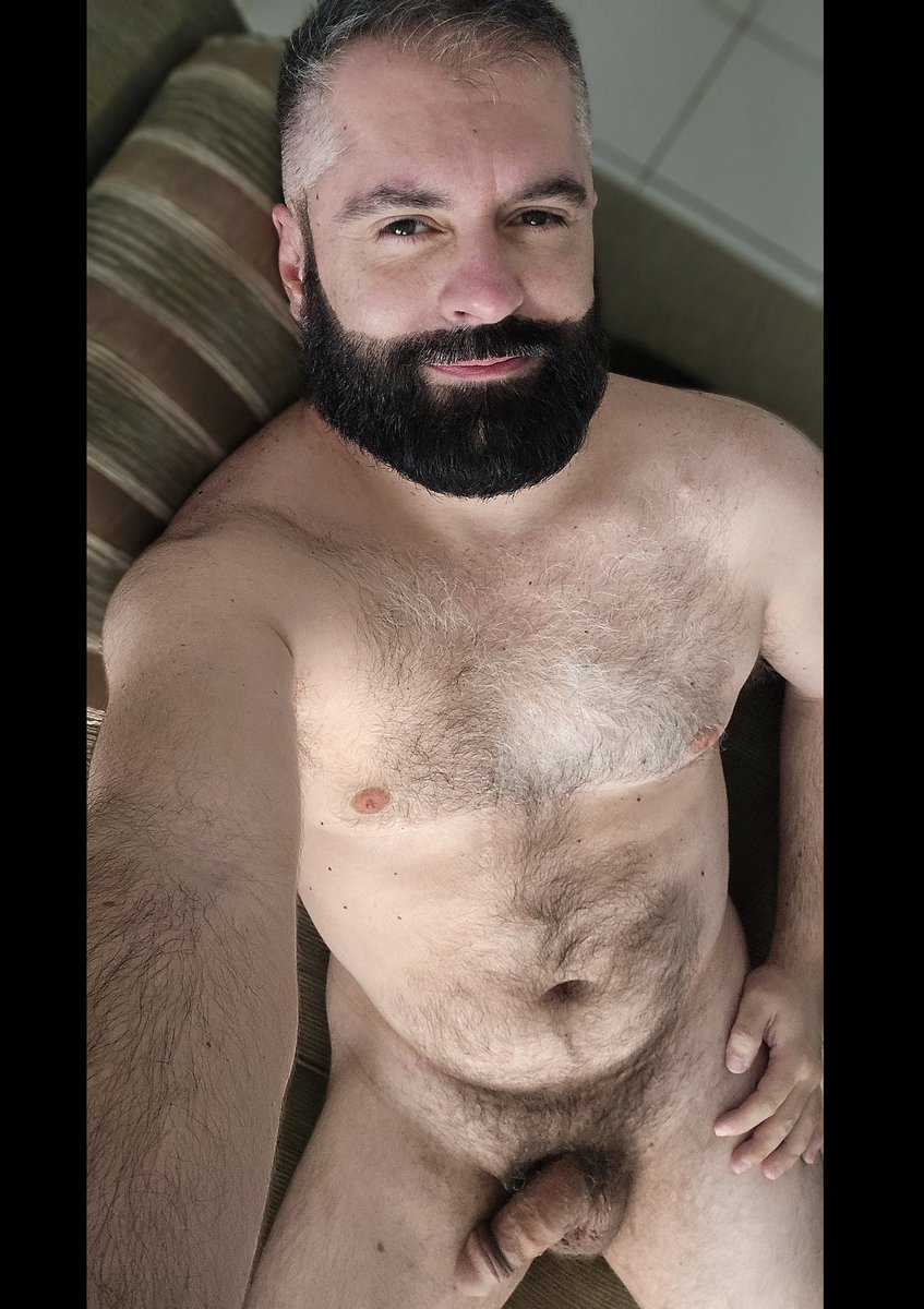 AntonioDomanton's tweet photo. Aproveitei o feriado para ajeitar a barba e, de quebra, participar da trend da barriga peludinha https://t.co/QXgUF89nhk