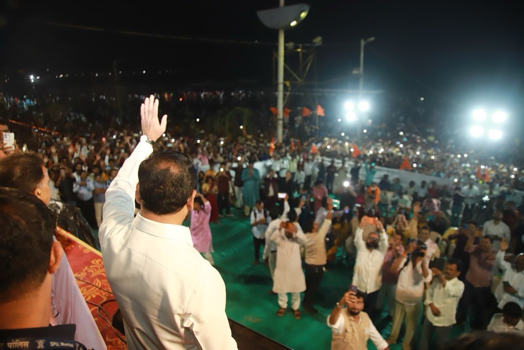 mieknathshinde's tweet image. 📍 जुहू चौपाटी, #मुंबई |
संजय निरुपम आणि बिहारी फ्रंटच्या वतीने छठ पूजेनिमित्त जुहू चौपाटी येथे आयोजित करण्यात येत असलेल्या कार्यक्रमाला उपस्थित राहून बहुसंख्येने जमलेल्या उत्तर भारतीय बांधवांना शुभेच्छा दिल्या. 
संजय निरुपम हे गेली २६ वर्ष छठ पूजेनिमित्त जुहू चौपाटी येथे या…