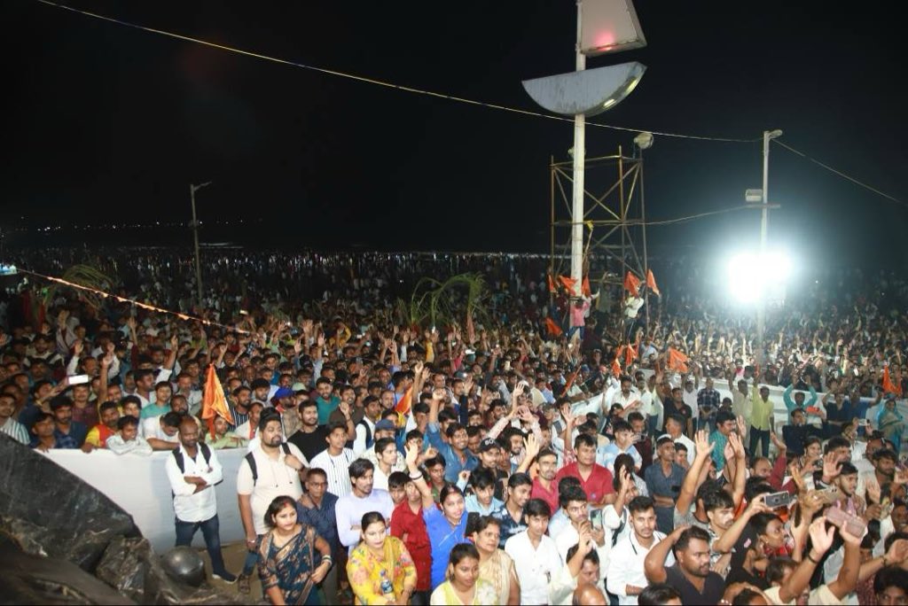 mieknathshinde's tweet image. 📍 जुहू चौपाटी, #मुंबई |
संजय निरुपम आणि बिहारी फ्रंटच्या वतीने छठ पूजेनिमित्त जुहू चौपाटी येथे आयोजित करण्यात येत असलेल्या कार्यक्रमाला उपस्थित राहून बहुसंख्येने जमलेल्या उत्तर भारतीय बांधवांना शुभेच्छा दिल्या. 
संजय निरुपम हे गेली २६ वर्ष छठ पूजेनिमित्त जुहू चौपाटी येथे या…