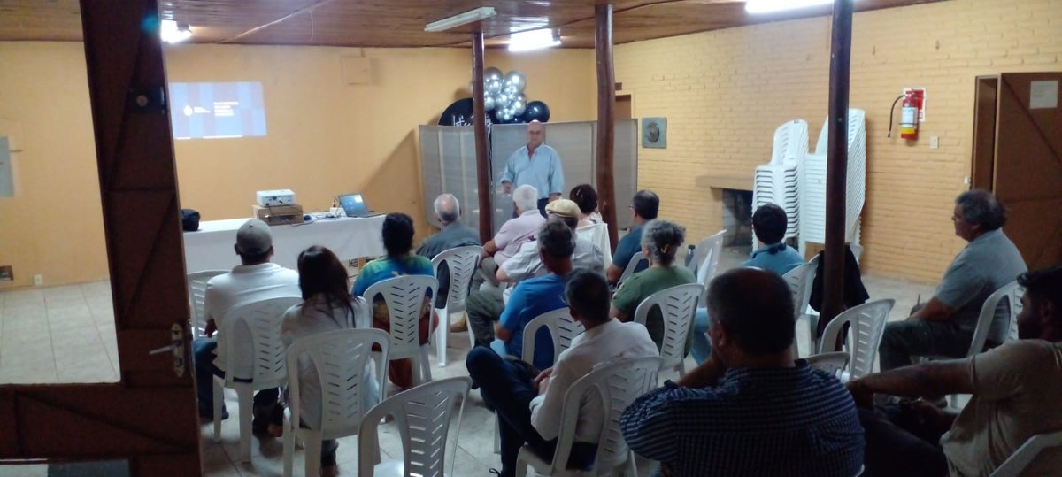 PlanAgro's tweet photo. El pasado viernes en📍Río Branco, Cerro Largo
Se realizó la
✔️Presentación del Plan Nacional de Lucha contra la Garrapata
🗣️Dr. Carlos Fuellis #DGSG
📌Sociedad Rural de Río Branco
@MGAPUruguay #DGDR #SRRB Diogo Delgado, Ing. Santiago Barreto #PlanAgro https://t.co/PNBKCV8WB5