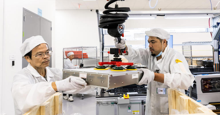 GHPartnership's tweet image. .@Apple has begun shipping its first U.S.-made AI servers from its Houston factory, marking a major milestone in the company’s $600 billion domestic manufacturing initiative.

The servers, assembled by Houston-based teams, will be deployed to Apple data centers across the country…